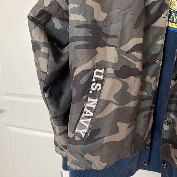 Gently Used Men’s US Navy Reversible Jacket - Picture 8 of 10